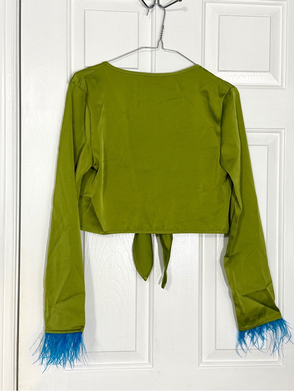 Cider Green Tie-Front Crop Top with Blue Feather Cuffs Medium NWT - Picture 4 of 6